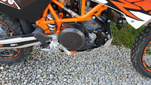 Load image into Gallery viewer, Carbon Fiber Engine Covers for KTM 690 / Husqvarna 701 and GAS GAS ES700 SM700