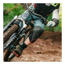 Load image into Gallery viewer, Leatt Knee Guard 3DF 5.0 Evo Mini - Black