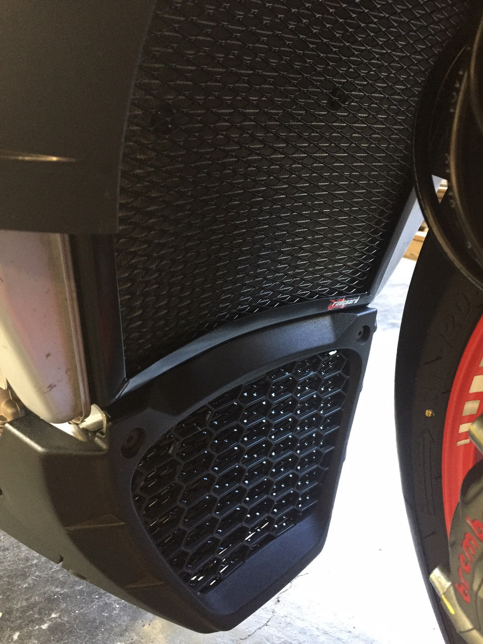 Aprilia Tuono V41100 RR / Factory 2017 - 2023 Radiator Guard & Oil Set